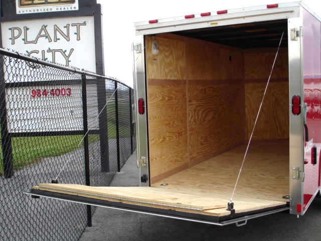 2015 Patroit Vee  Nose Enclosed Trailer Ramp Door 36 hHomesteader Trailers 